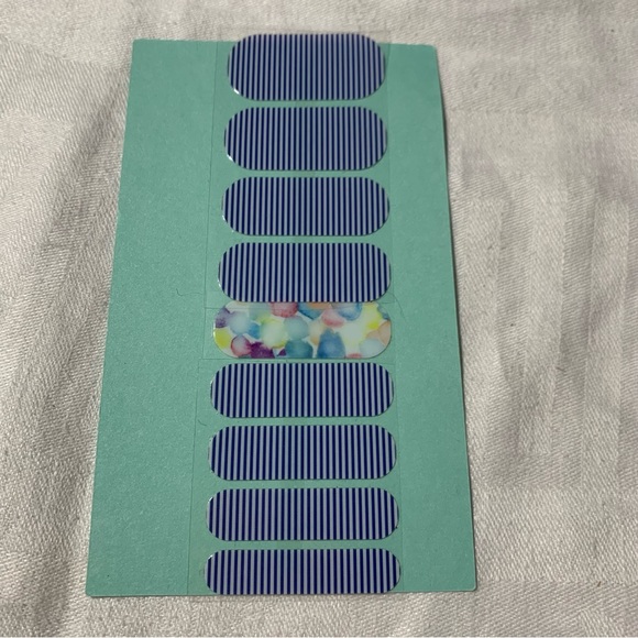 Jamberry Mixed Mani Nail Set, All New, Florals, 10 Half Sheet Nail Wraps - Picture 3 of 11